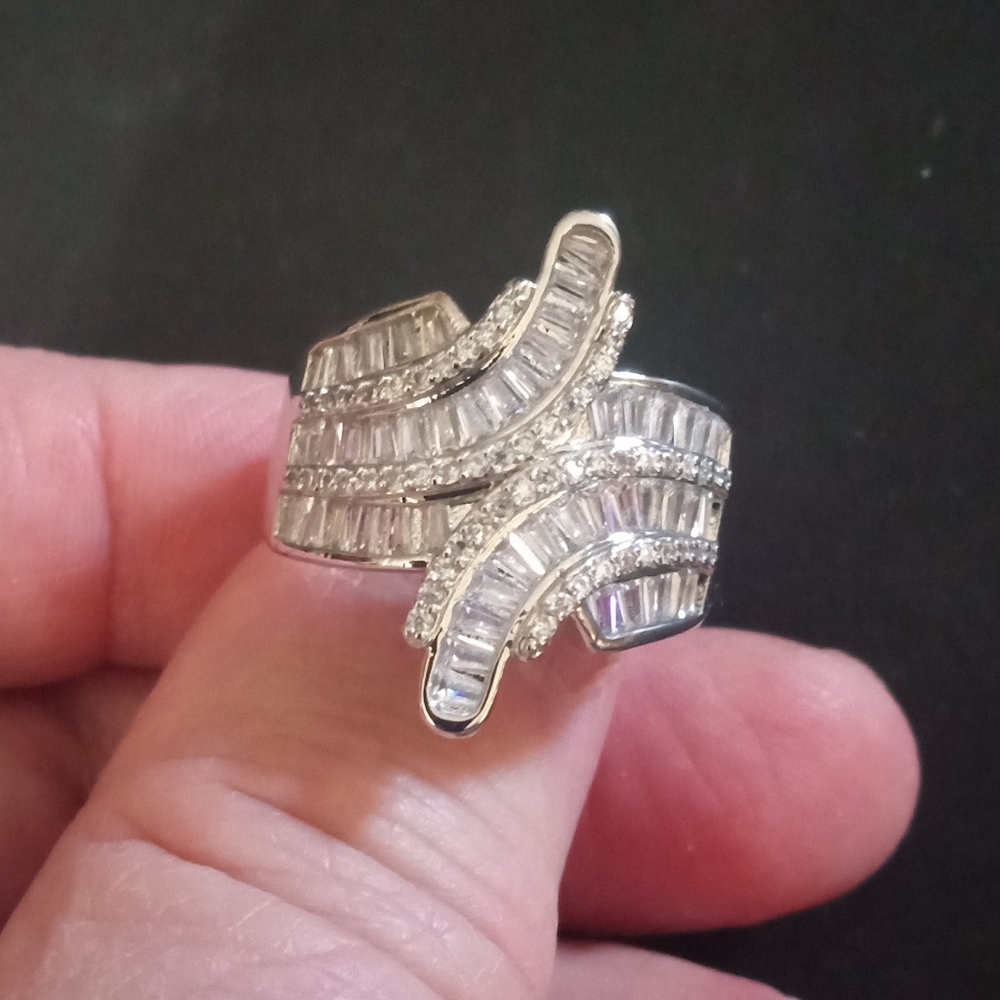 Sparkling Swirl Baguette Ring